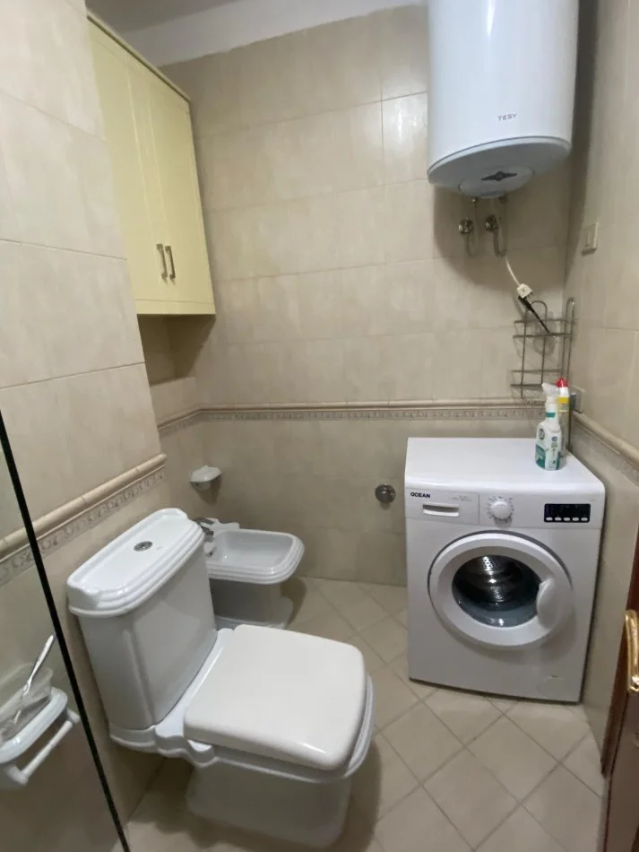 Tirane, jap me qera apartament 2+1 Kati 6, 84 m² 650 € (Sheshi Wilson) OPP52578