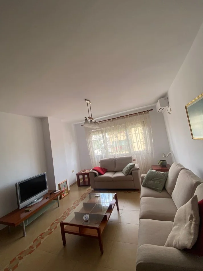 Tirane, jap me qera apartament 2+1 Kati 6, 84 m² 650 € (Sheshi Wilson) OPP52578