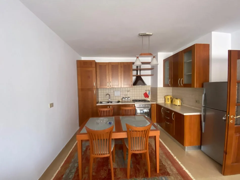 Tirane, jap me qera apartament 2+1 Kati 6, 84 m² 650 € (Sheshi Wilson) OPP52578