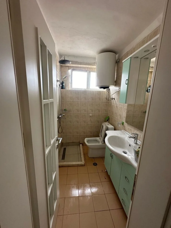 Tirane, jepet me qera apartament 2+1 Kati 5, 60 m² 500 € (Ish Restorant Durresi)