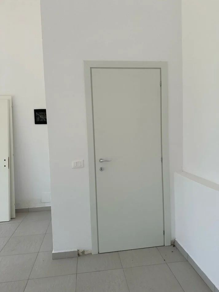 Tirane, jepet me qera Kati 0, 45 m² 450 € (Tirane)