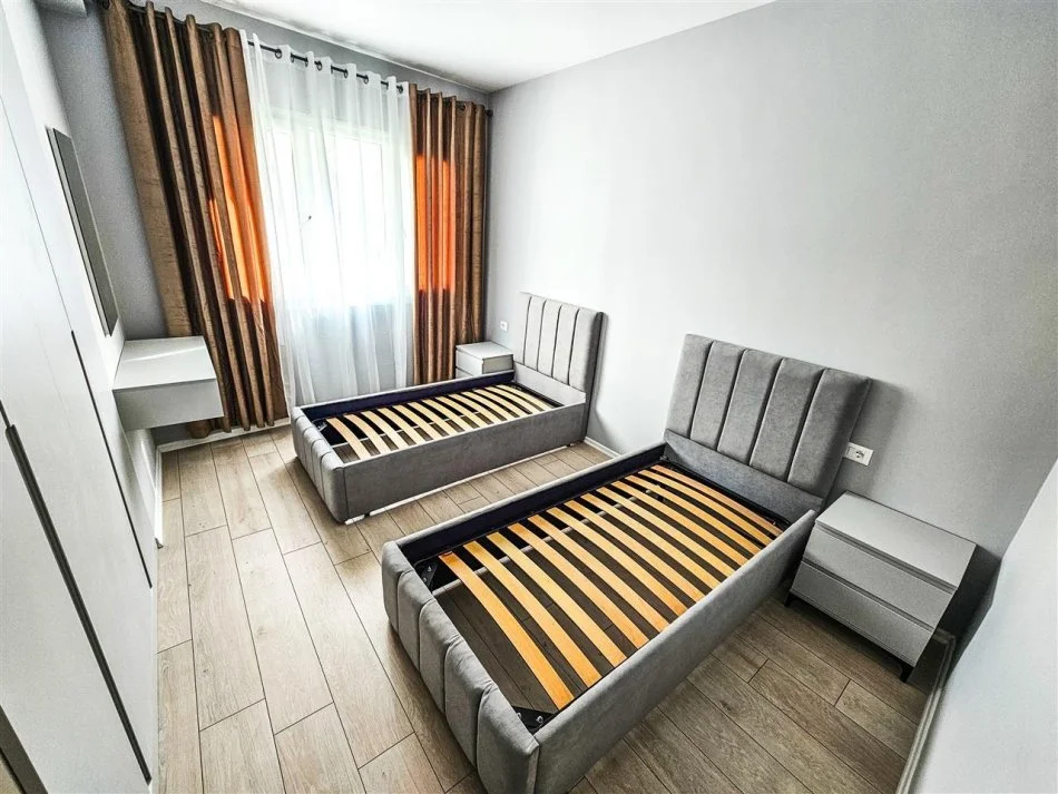 Tirane, jepet me qera apartament 2+1 Kati 3, 100 m² 90.000 € (River Residence Rruga Feizi Himzo)