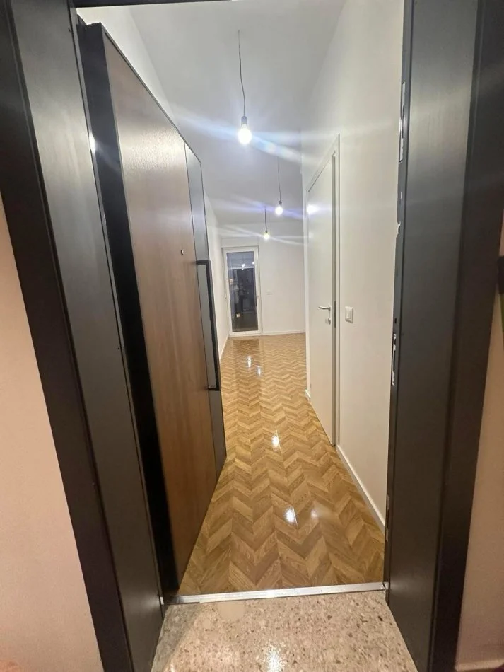 Tirane, jepet me qera ambjent biznesi Kati 1, 26 m² 320 € (Kompleksi Orbital 1, prane Bulevardit te Ri)