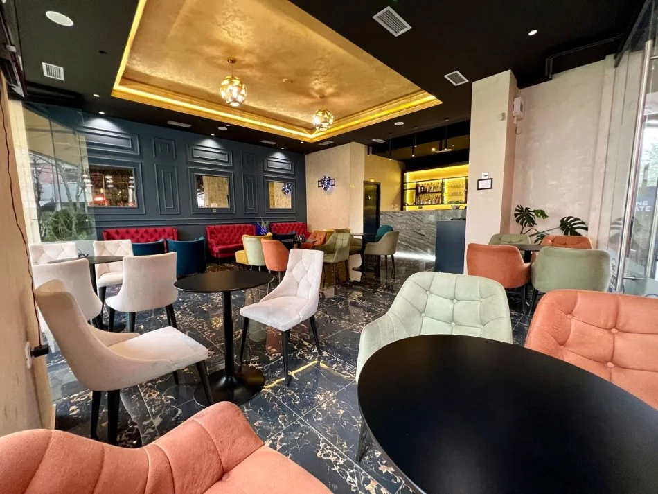 Tirane, jap me qera lokal Kati 0, 110 m² 800 € (rruga frosina plaku)