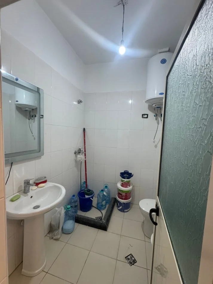 Tirane, jap me qera apartament 1+1 Kati 1, 50 m² 400 € (rruga e kosovareve)