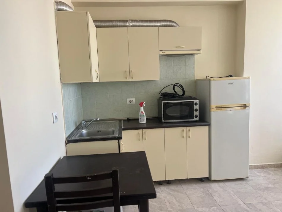 Tirane, jepet me qera garsonier 1+1 Kati 6, 40 m² 220 € (LONI liGORI)