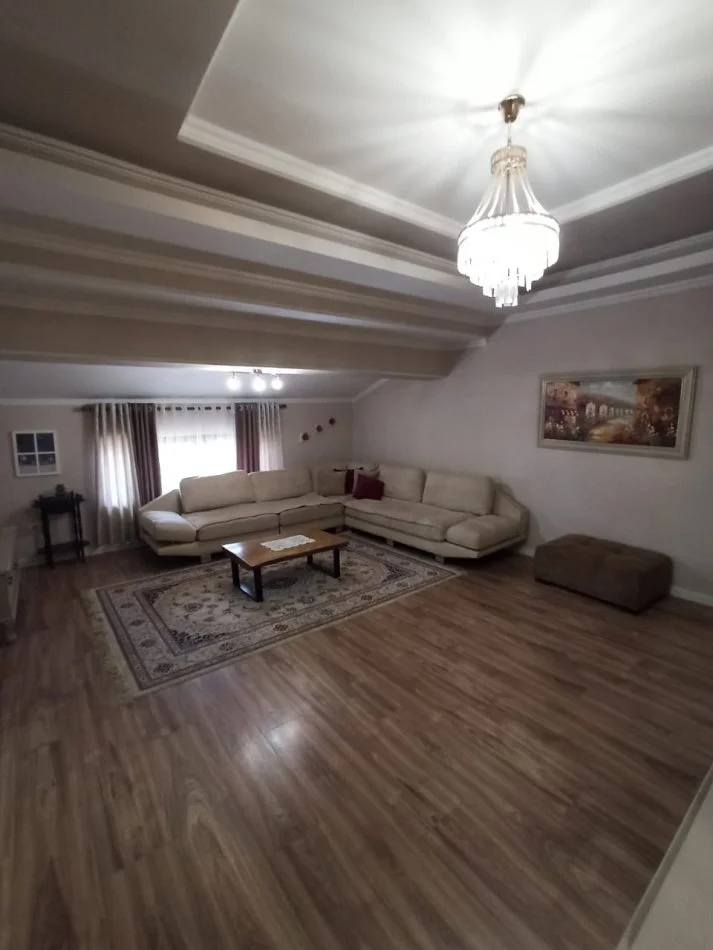Tirane, jepet me qera apartament 2+1+Ballkon Kati 5, 130 m² 600 € (Selvia)