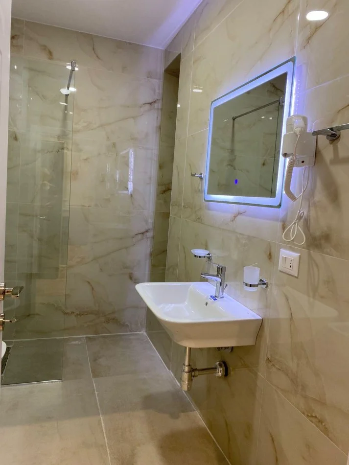 Tirane, jap me qera garsonier 1+1 Kati 10, 50 m² 580 € (KOMPLEKSI SQUARE 21, RRUGA E KAVAJES)