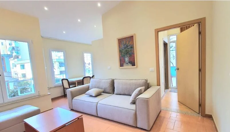 Tirane, jepet me qera apartament 2+1+Ballkon Kati 3, 120 m² 650 € (Myslym Shyri)