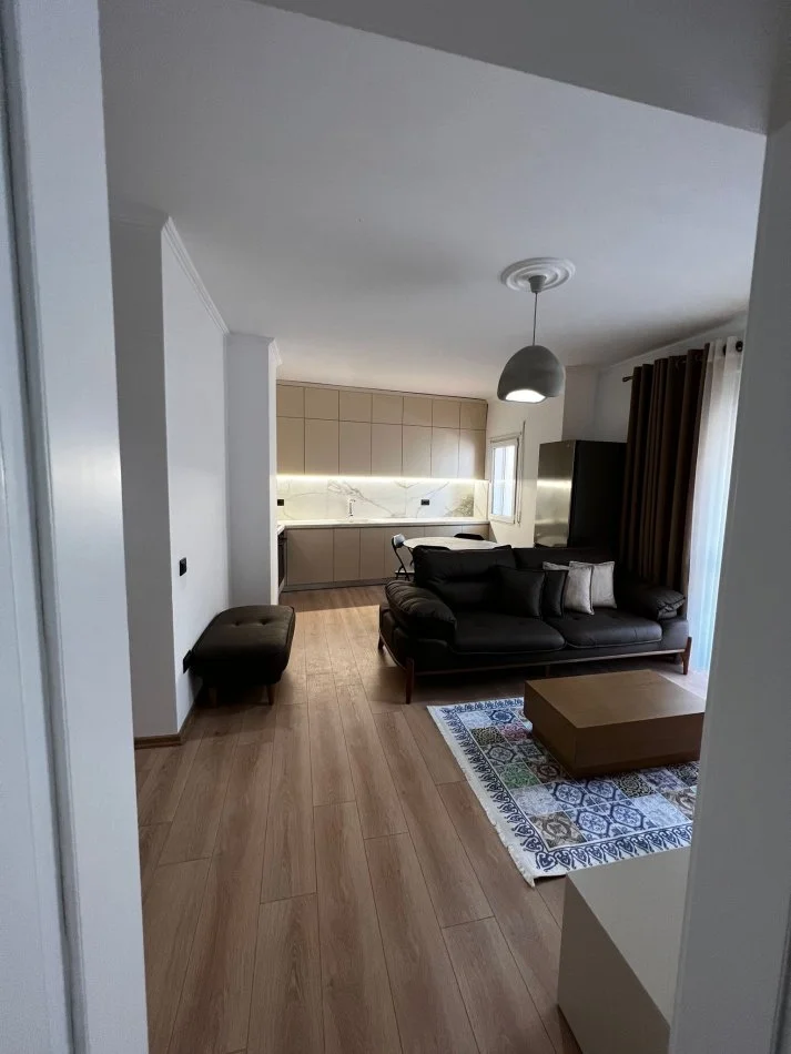 Durres, jepet me qera apartament 1+1+Aneks+Ballkon Kati 8, 65 m² 600 € (Vollga)