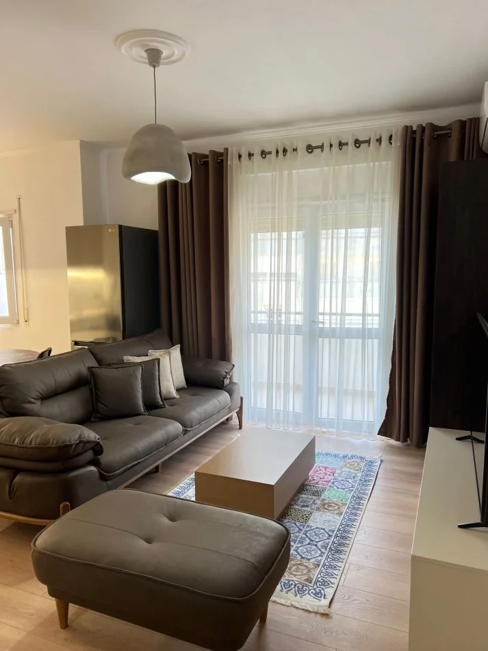 Durres, jepet me qera apartament 1+1+Aneks+Ballkon Kati 8, 65 m² 600 € (Vollga)