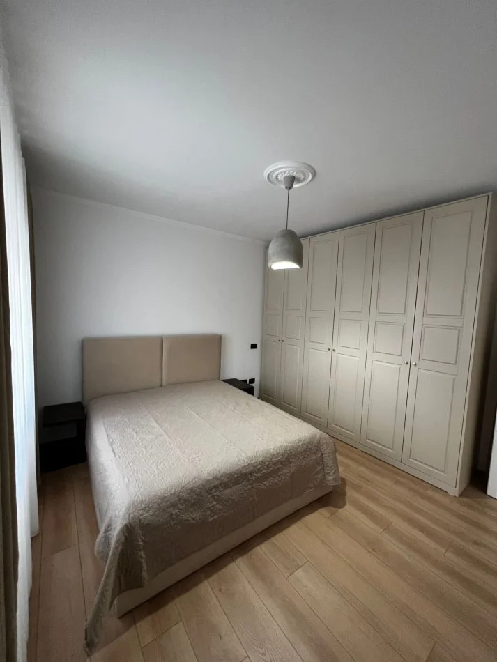 Durres, jepet me qera apartament 1+1+Aneks+Ballkon Kati 8, 65 m² 600 € (Vollga)