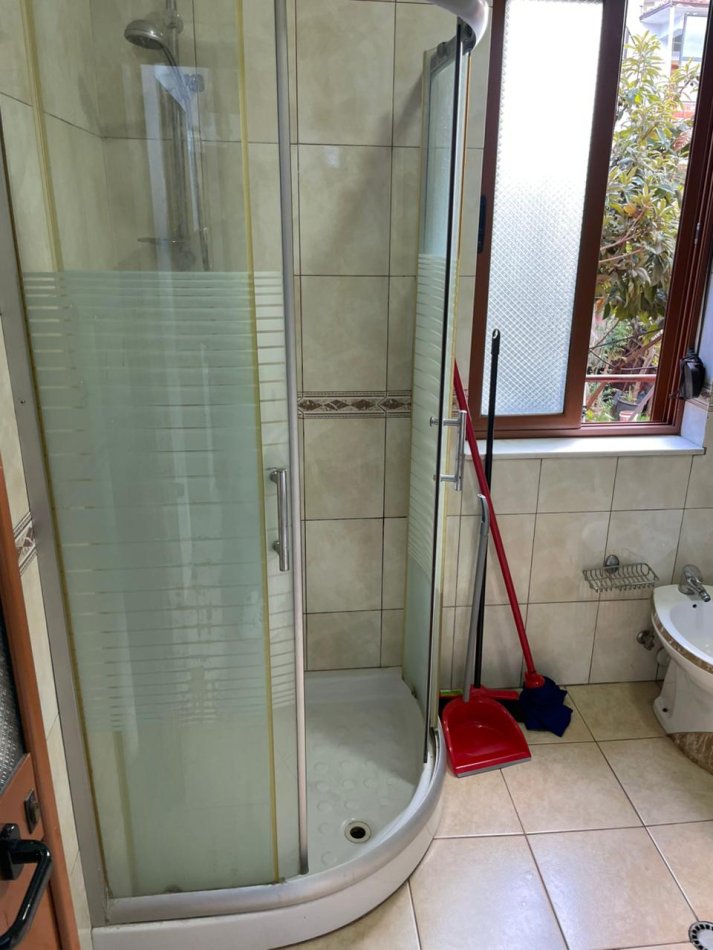Tirane, jepet me qera shtepi 1+1 Kati 2, 60 m² 350 € (JEPET ME QERA SHTEPI 1+1 NE QYTET STUDENT ( 5 MIN PAS AMBASADES AMERIKANE ))