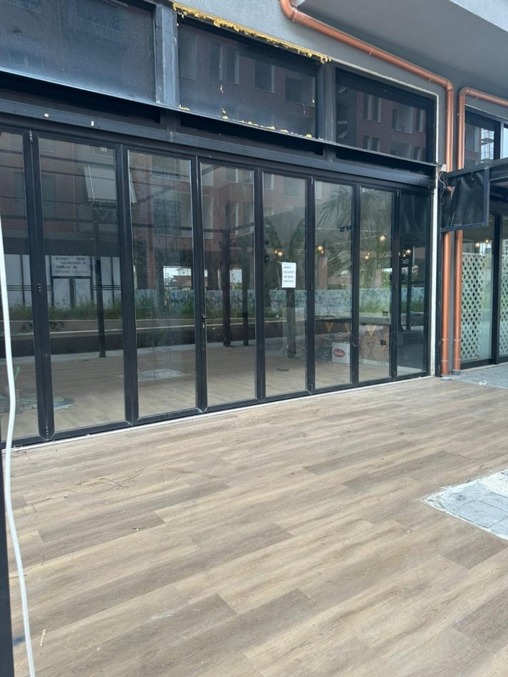 Tirane, jepet me qera dyqan Kati 1, 95 m² 800 € (Rruga 5 Maj Njesia Adminstrative Nr.8.)
