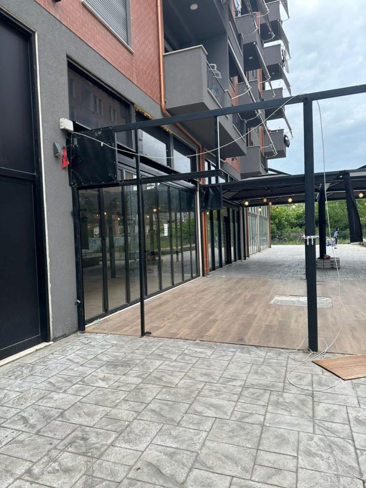 Tirane, jepet me qera dyqan Kati 1, 95 m² 800 € (Rruga 5 Maj Njesia Adminstrative Nr.8.)
