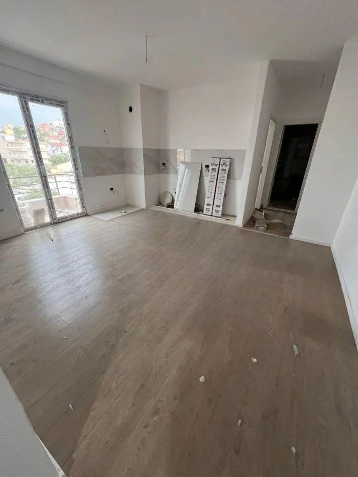 Tirane, shitet apartament 1+1+Ballkon Kati 3, 49 m² 75.000 € (Selite)