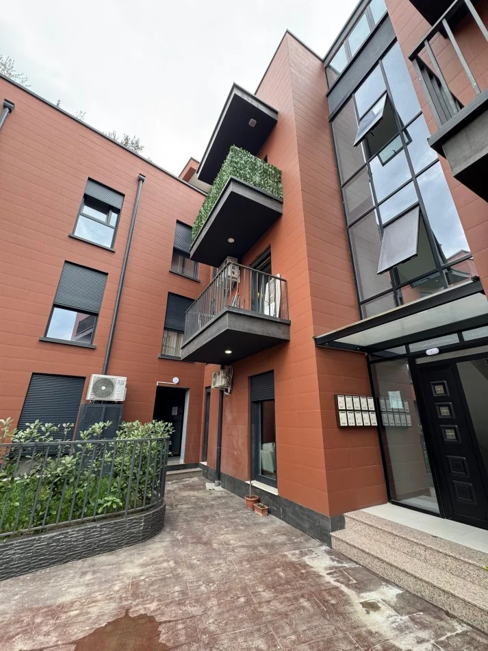 Tirane, shitet apartament 2+1+Aneks+Ballkon Kati 2, 84 m² 210.000 € (ROSE GARDEN TEG)