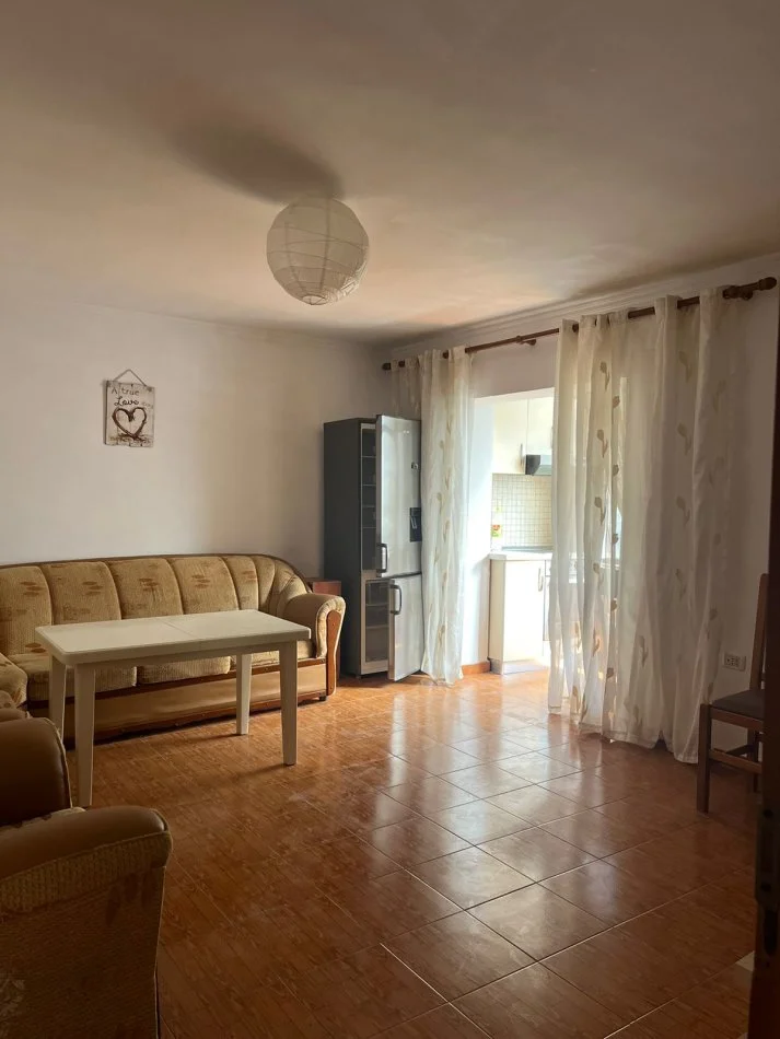 Tirane, shitet apartament 2+1 Kati 5, 72 m² 105.000 € (zona Ali Demi, prane tregut te ri elektrik)