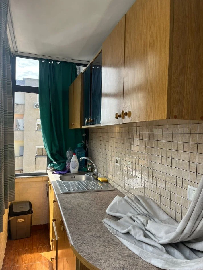 Tirane, shitet apartament 2+1 Kati 5, 72 m² 105.000 € (zona Ali Demi, prane tregut te ri elektrik)