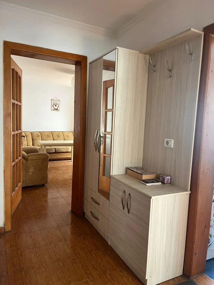 Tirane, shitet apartament 2+1 Kati 5, 72 m² 105.000 € (zona Ali Demi, prane tregut te ri elektrik)