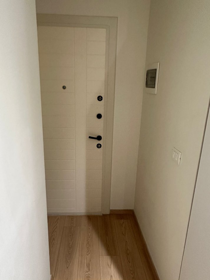 Tirane, jepet me qera apartament Kati 4, 45 m² 380 € (SUPER GARSONIERE ME QERA - TEK BLLOKU TEK RRUGA VASO PASHA ME SUPER CMIM-380 EURO)