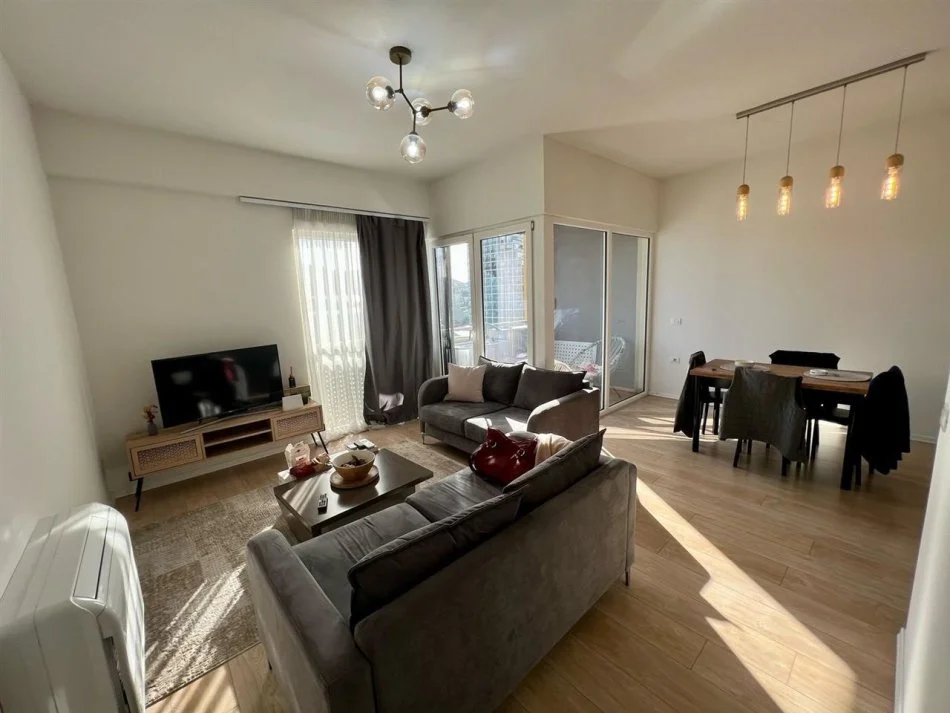Tirane, jepet me qera apartament 2+1 Kati 4, 95 m² 1.300 € (Rruga e Kosovareve, Lake View)