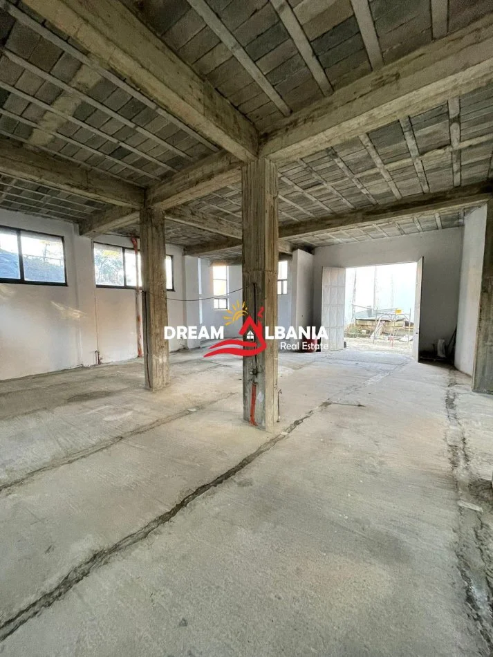 Tirane, jepet me qera magazine , 270 m² 1.500 €