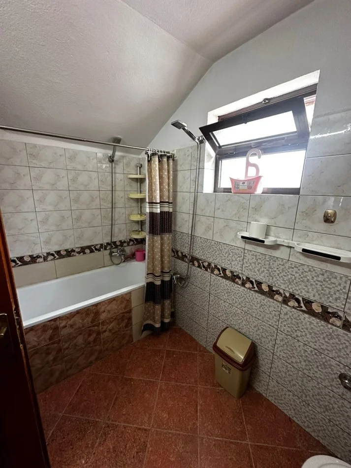 Tirane, jepet me qera apartament 2+1+Ballkon Kati 3, 100 m² 600 € (don bosko)