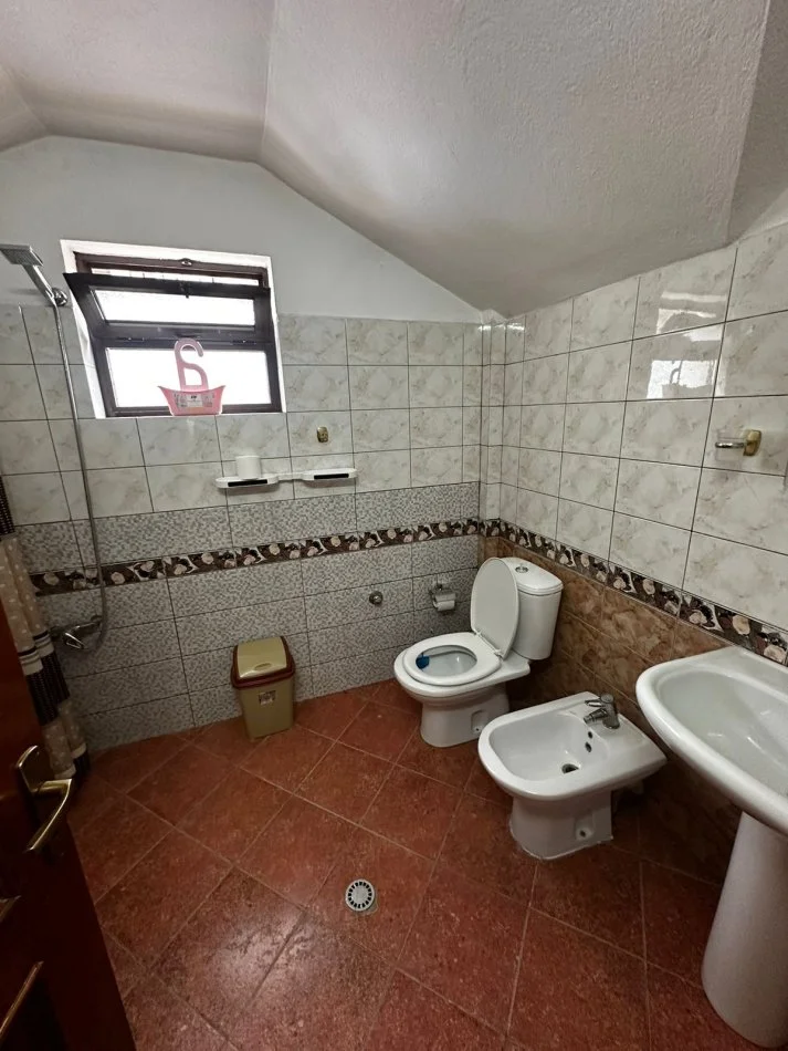 Tirane, jepet me qera apartament 2+1+Ballkon Kati 3, 100 m² 600 € (don bosko)