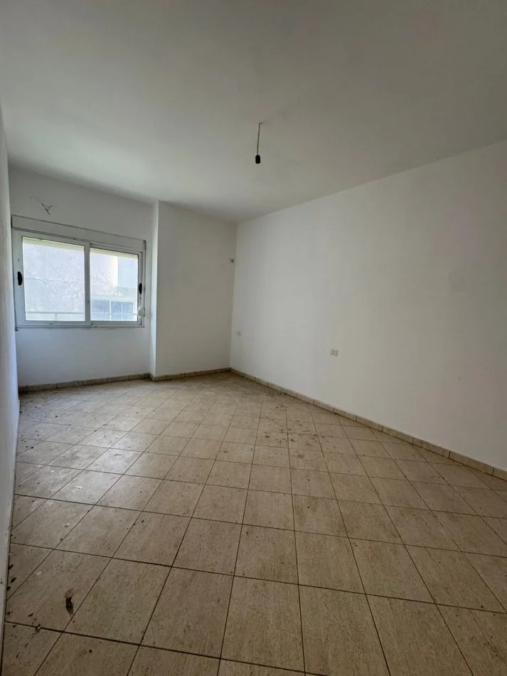 Shkembi Kavajes, shitet apartament 1+1+Aneks+Ballkon Kati 3, 69 m² 68.000 € (Shkembi i Kavajes)