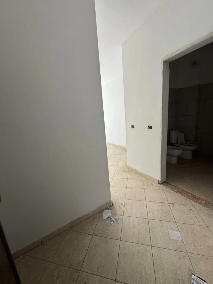 Shkembi Kavajes, shitet apartament 1+1+Aneks+Ballkon Kati 3, 69 m² 68.000 € (Shkembi i Kavajes)