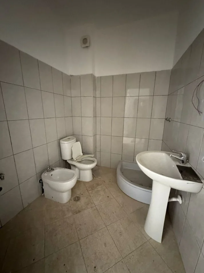 Shkembi Kavajes, shitet apartament 1+1+Aneks+Ballkon Kati 3, 69 m² 68.000 € (Shkembi i Kavajes)