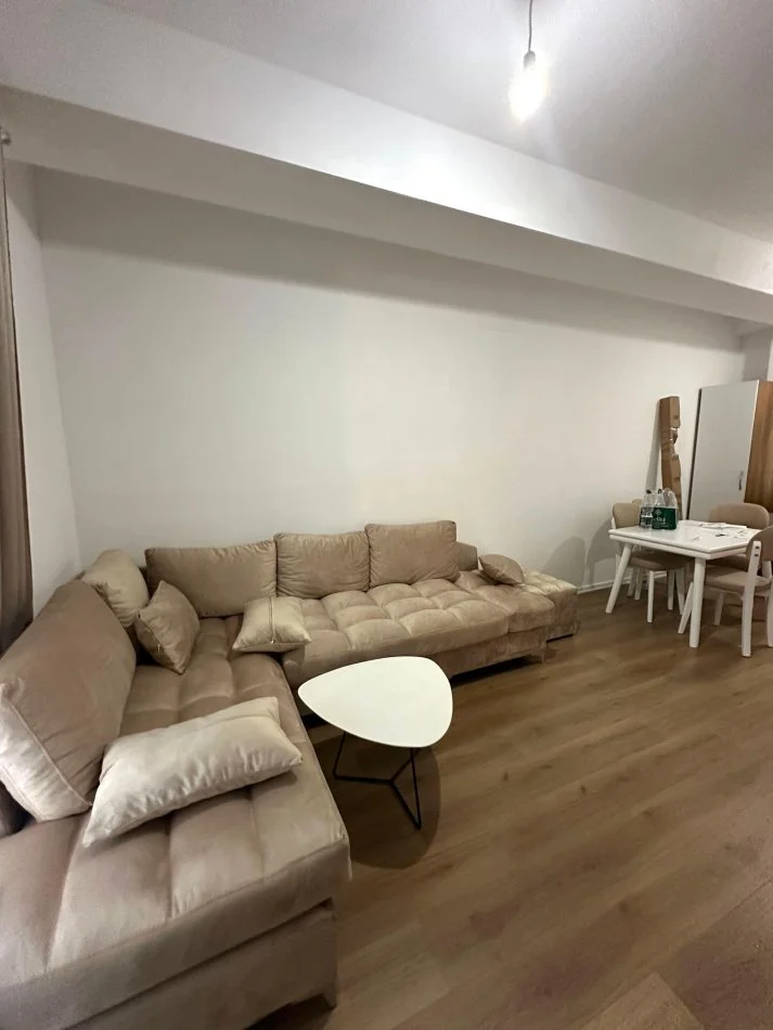 Tirane, shitet apartament 2+1 Kati 1, 115.000 € (Ali Dem, Kompleksi Kaimi)