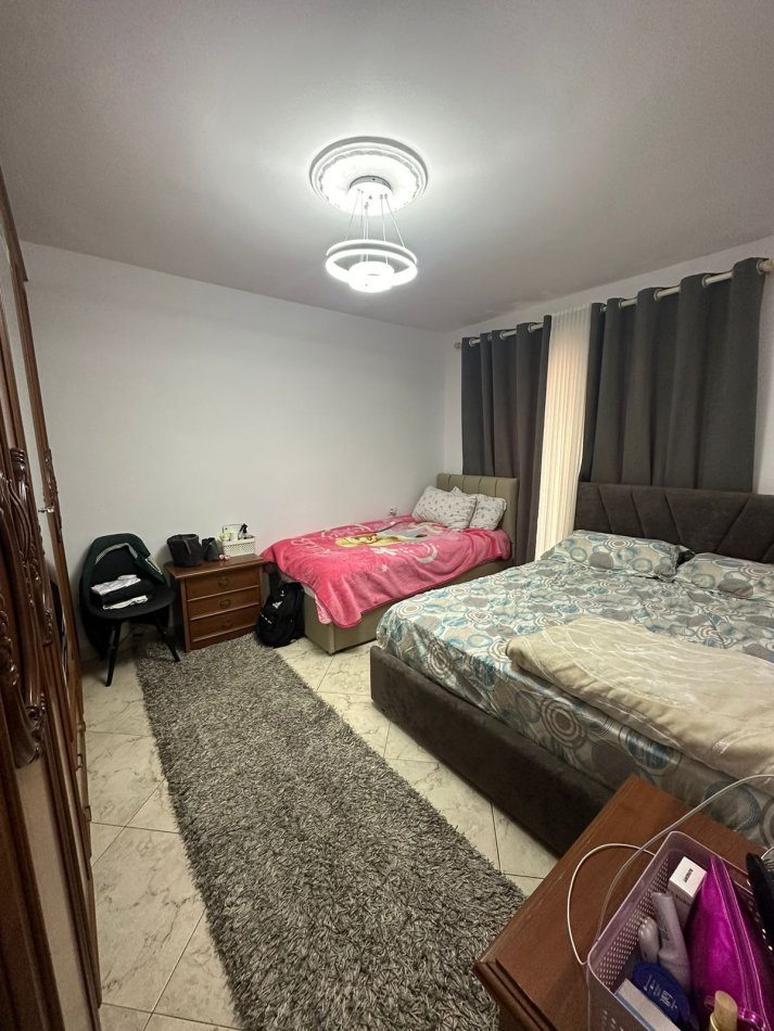 Tirane, jepet me qera apartament 1+1 Kati 3, 74 m² 500 € (JEPET ME QERA SUPER APARTAMENTI 1+1 NE MYSLYM SHYR)