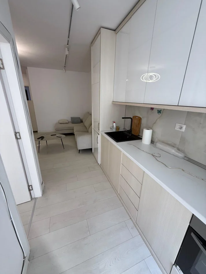 Tirane, jap me qera apartament 1+1+Ballkon Kati 11, 55 m² 500 € (rruga medar shtylla)