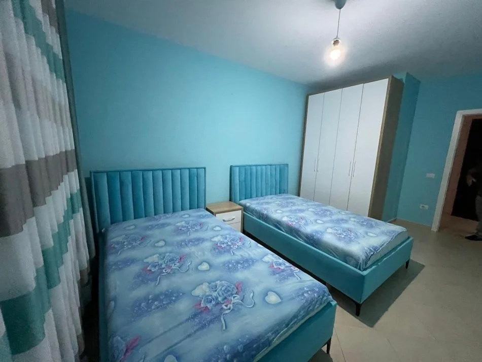 Tirane, jap me qera apartament 2+1+Ballkon Kati 2, 100 m² 550 € (rruga 5 maji)