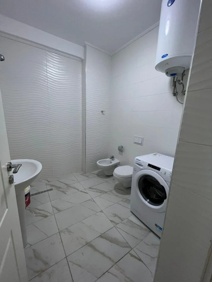 Tirane, jap me qera apartament 2+1+Ballkon Kati 2, 100 m² 550 € (rruga 5 maji)
