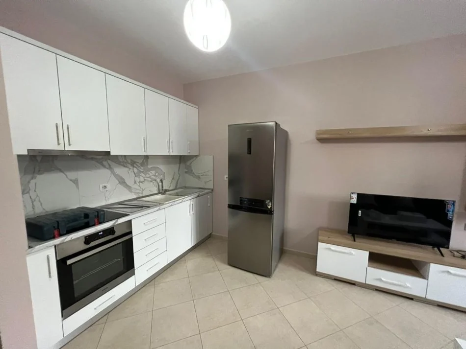 Tirane, jap me qera apartament 2+1+Ballkon Kati 2, 100 m² 550 € (rruga 5 maji)