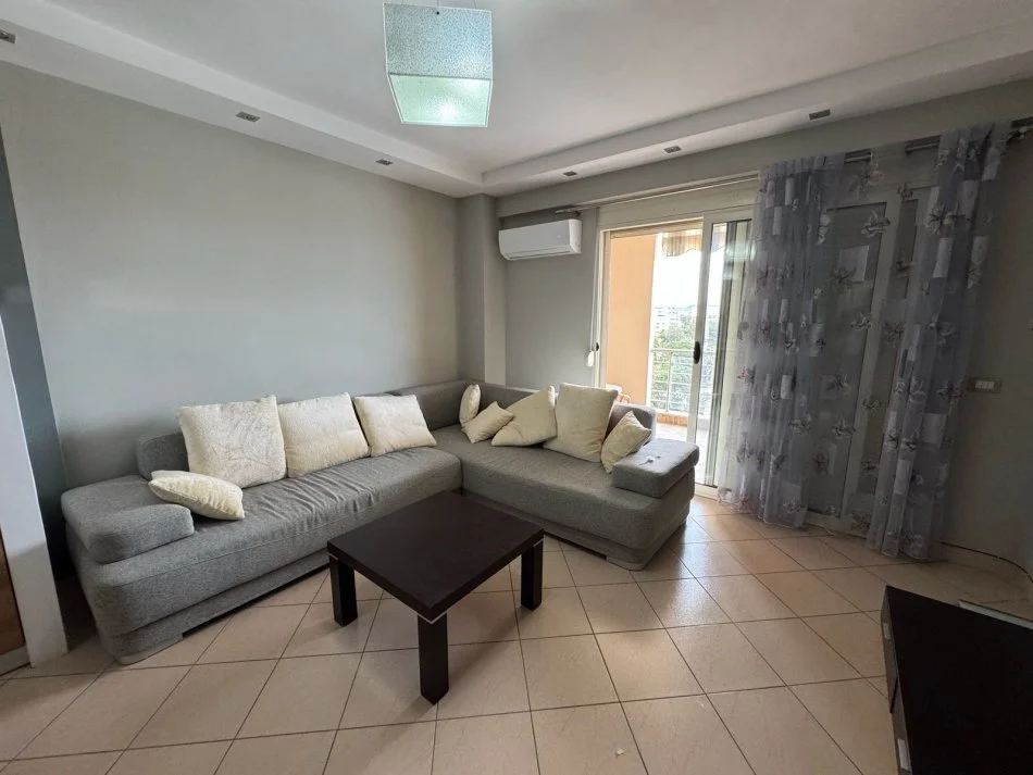 Durres Plazh, jepet me qera apartament 1+1+Ballkon Kati 3, 65 m² 350 € (Plazh)