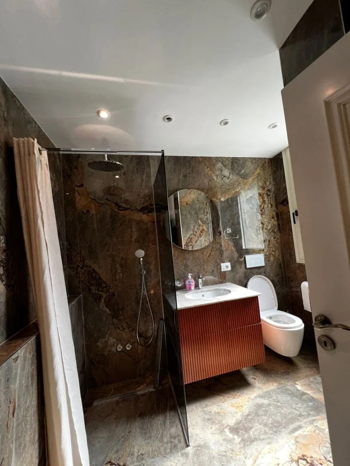 Tirane, jepet me qera Vile 3 Katshe Kati 2, 192 m² 1.200 € (Fuat Toptani)