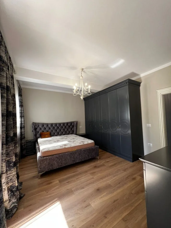 Tirane, jepet me qera Vile 3 Katshe Kati 2, 192 m² 1.200 € (Fuat Toptani)