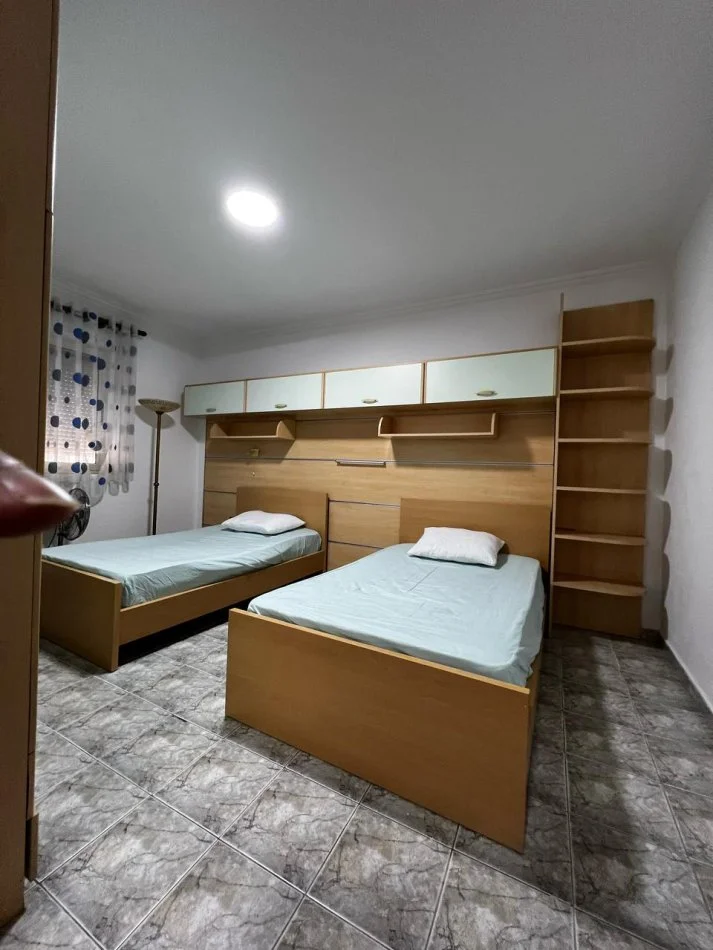 Tirane, jepet me qera apartament 2+1+Ballkon Kati 2, 80 m² 500 € (Arbren Broci)