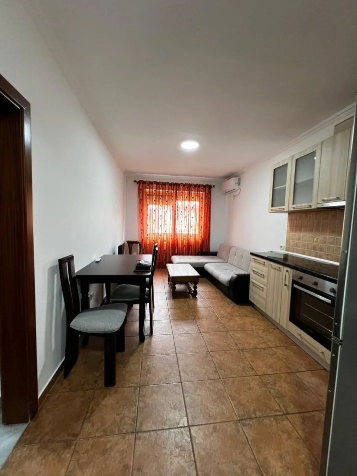 Tirane, jepet me qera apartament 2+1+Ballkon Kati 2, 80 m² 500 € (Arbren Broci)