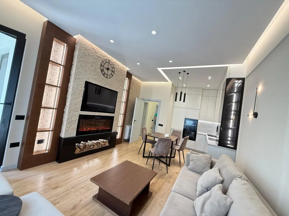 Tirane, jepet me qera apartament 1+1+Ballkon Kati 4, 70 m² 900 € (rruga e kavajes)