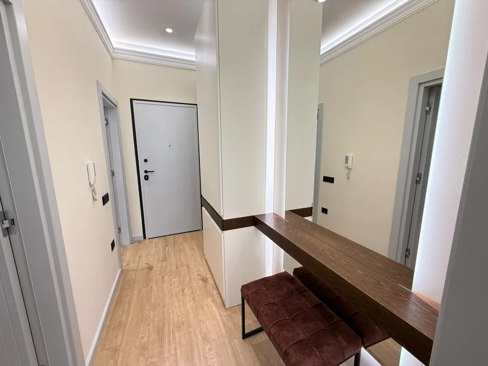 Tirane, jepet me qera apartament 1+1+Ballkon Kati 4, 70 m² 900 € (rruga e kavajes)