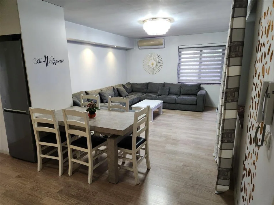 Tirane, jepet me qera apartament 2+1 Kati 3, 95 m² 550 € (Kodra e Diellit rr. Bill Klinton)