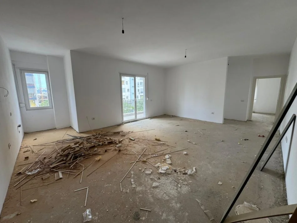 Tirane, shitet apartament 3+1+Ballkon Kati 4, 153 m² (Bulavardi Nene Tereza)
