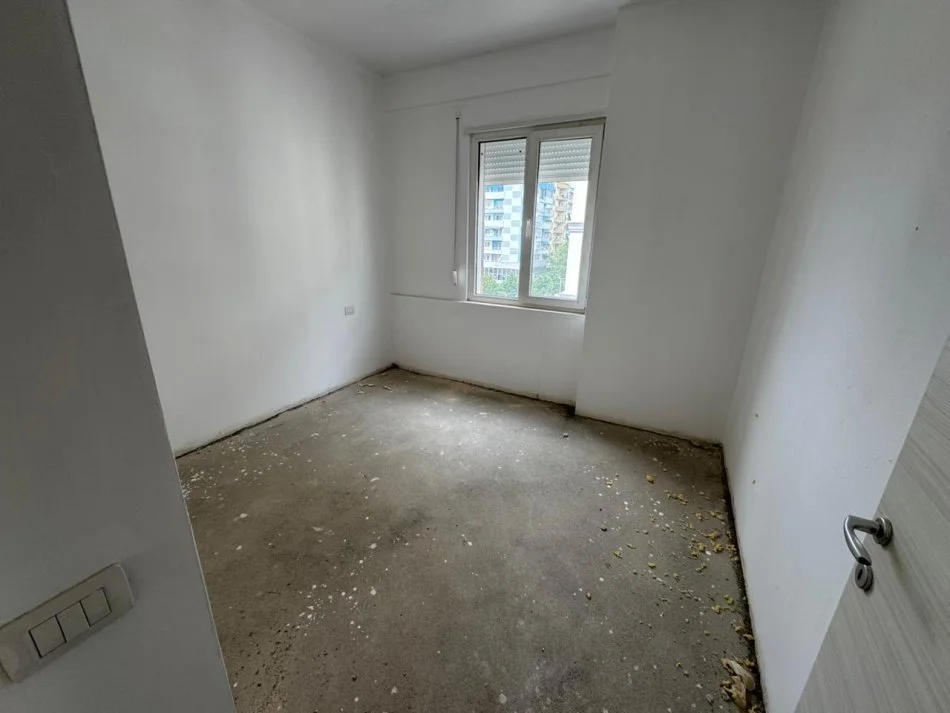 Tirane, shitet apartament 3+1+Ballkon Kati 4, 153 m² (Bulavardi Nene Tereza)