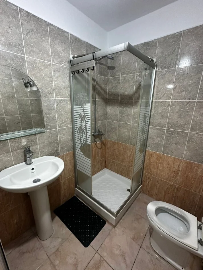 Tirane, jepet me qera apartament 1+1+Ballkon Kati 3, 60 m² 350 € (astir)