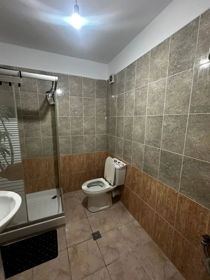 Tirane, jepet me qera apartament 1+1+Ballkon Kati 3, 60 m² 350 € (astir)